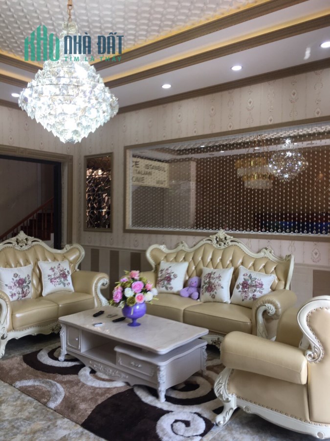 Cần bán căn biệt thự đẹp, đẳng cấp ,3 tầng mê lệch ,sau lưng mt đường Nguyễn Hữu Thọ,ĐNẵng.