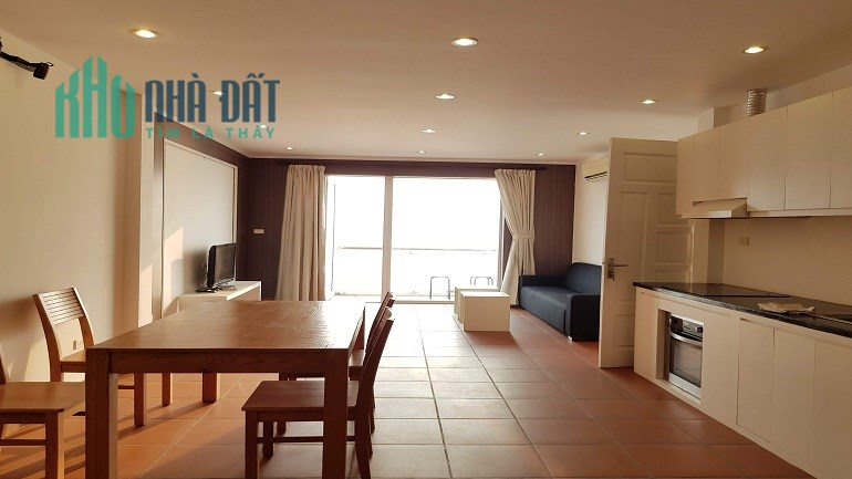 Cho thuê căn hộ view hồ tại Tây Hồ, 100m2, 2PN, đủ đồ, có ban công