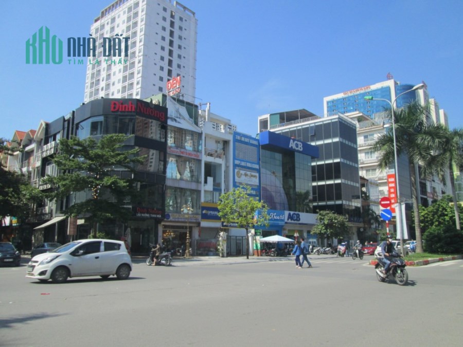 Tôi bán nhà mặt phố Nguyễn Khuyến sầm uất gần hồ Văn Quán, MT rộng, 200m2 chỉ 31.68 tỷ. 0989626116