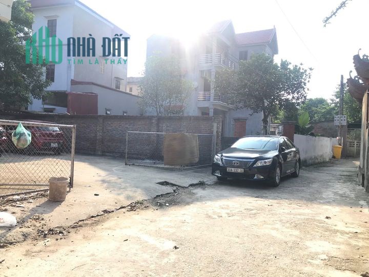 Chính chủ cần bán mảnh đất 300m tại Đa Tốn chia lô cực đẹp. lh 0983253436