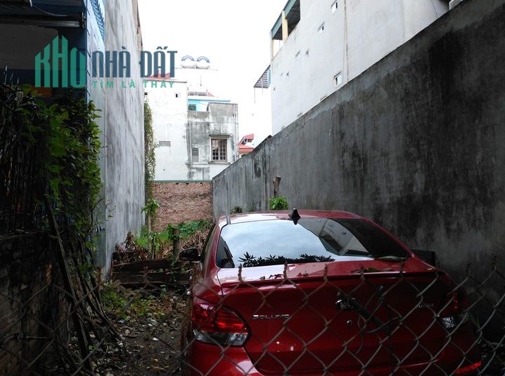 Bán đất ngay trung tâm Trâu Quỳ, Gia Lâm 42m2 đường ô tô vào 2,5 tỷ. 0983253436