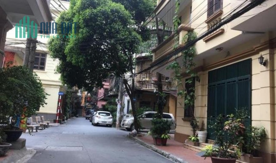 Cho thuê nhà ngõ phố Láng Hạ, Đống Đa. DT 100m2 x 3,5 tầng, MT: 6,5m, Gía: 35tr.