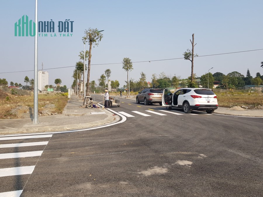 Hơn 8 triệu, liền kề mặt đường 8m gần trục chính Đà Bắc, Hòa Bình cách cao tốc 200m