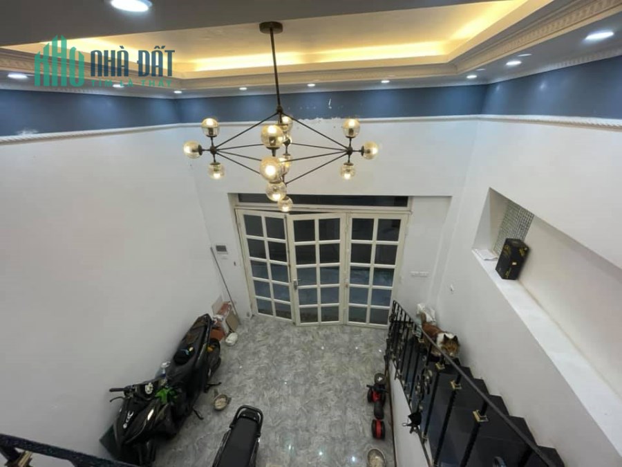 Bán nhà ngõ 154 Ngọc Lâm, 5 tầng, MT 4.2m giá thị trường