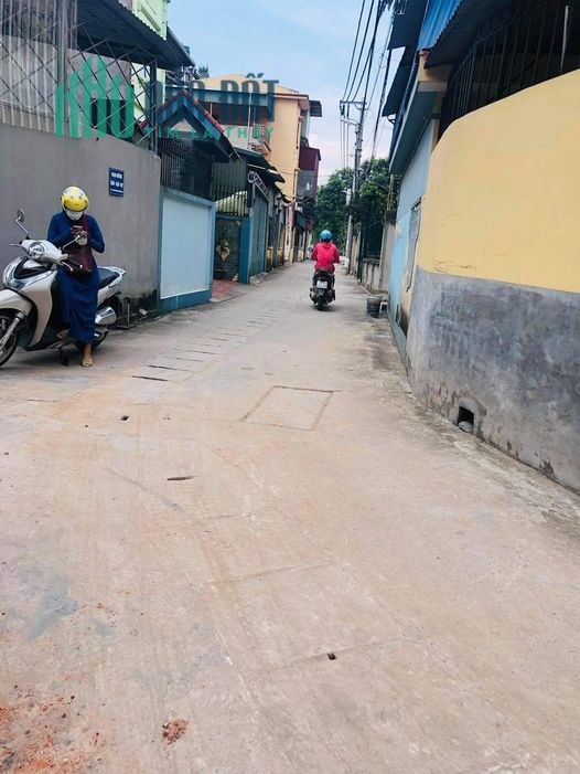 Bán lô đất ngay Chợ Lớn Kiêu Kỵ, DT 41m, đường 3m Ôtô vào giá chỉ 1.65 Tỷ. LH 0983253436