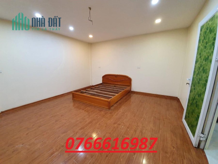 Chủ cần bán gấp nhà Ngọc Lâm 56m giá 3.65 tỷ liên hệ em Hưng 0766616987.