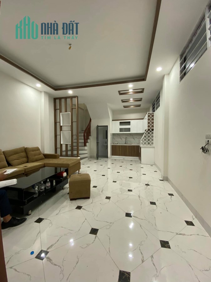 BÁN NHÀ GIÁP BÁT, HOÀNG MAI - Ô TÔ TRƯỚC CỔNG - 42M2 - MT 5M - 6 NGỦ - CHỈ HƠN 4 TỶ.