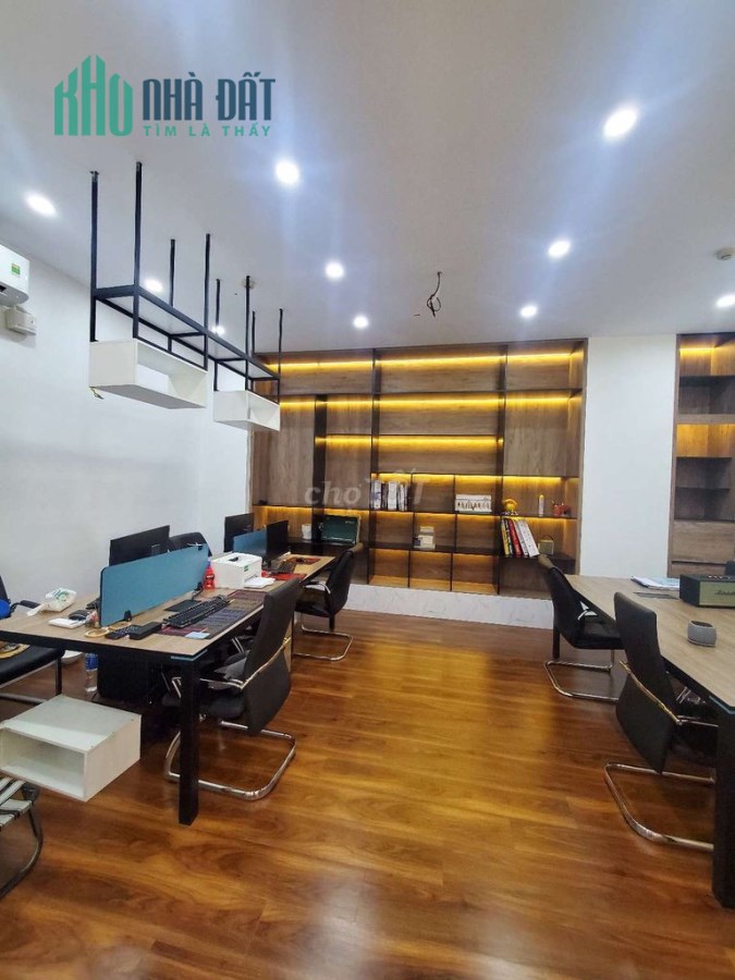 Cần sang văn phòng Full nội thất, vị trí đắc địa Quận 4 - 50m2