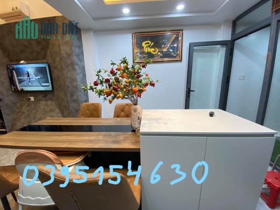 Quận 3 nhà thang máy Nhật nội thất Ý nhà quá đẹp giá quá rẻ