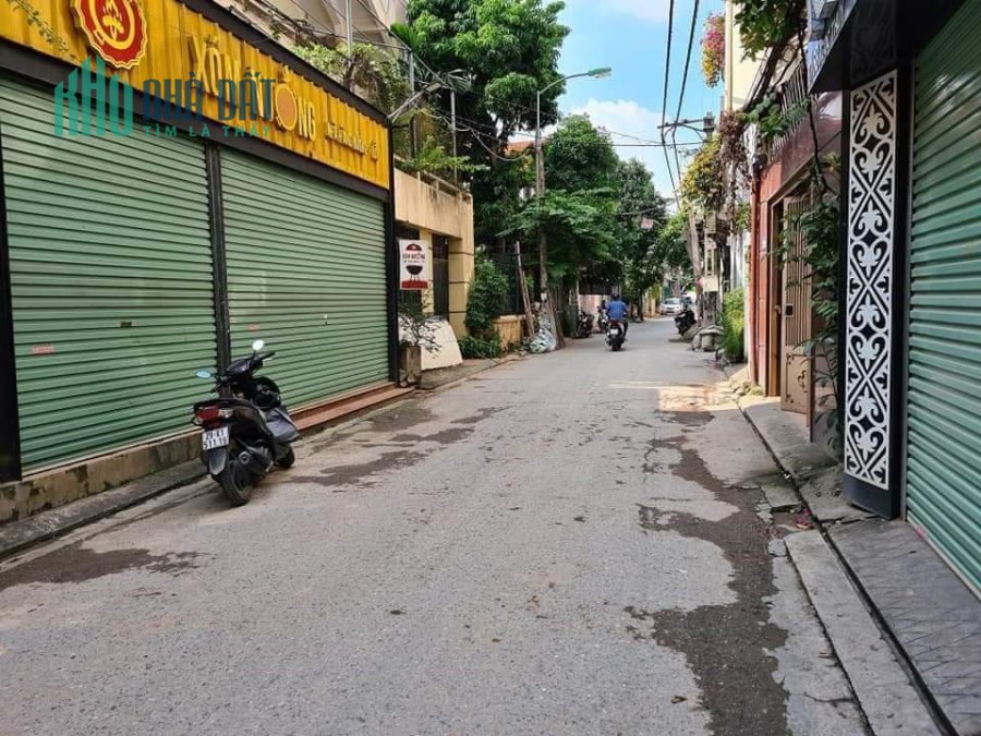 Bán Gấp nhà đường Ngọc thuỵ, Long Biên, Dt 280m2, 3 tầng, mặt tiền 14m, Giá 32 tỷ.