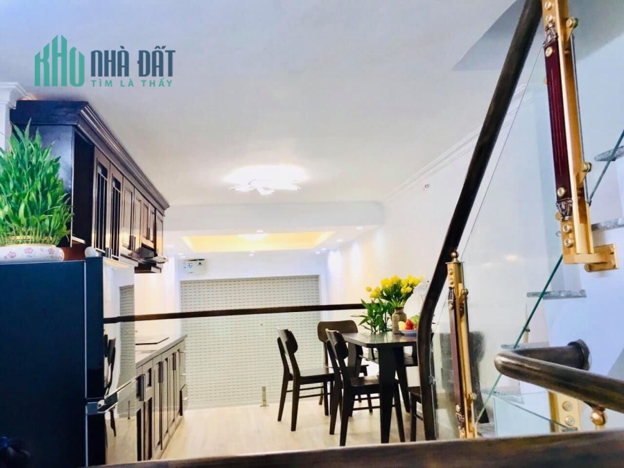 BÁN NHÀ PHỐ TÔ VĨNH DIỆN GẦN PHỐ VỀ Ở NGAY