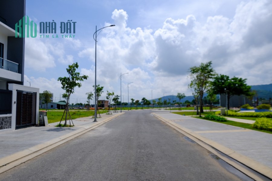 Bán gấp lô đất 6x20m, đối diện công viên QL51, giá 2,3 tỷ bao hết thuế phí