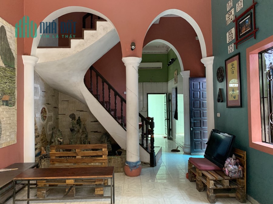 Cho thuê nhà riêng Lạc Long Quân, DT: 90m2 x 4 tầng, MT: 8m, Giá: 20tr, LH: 0818011234