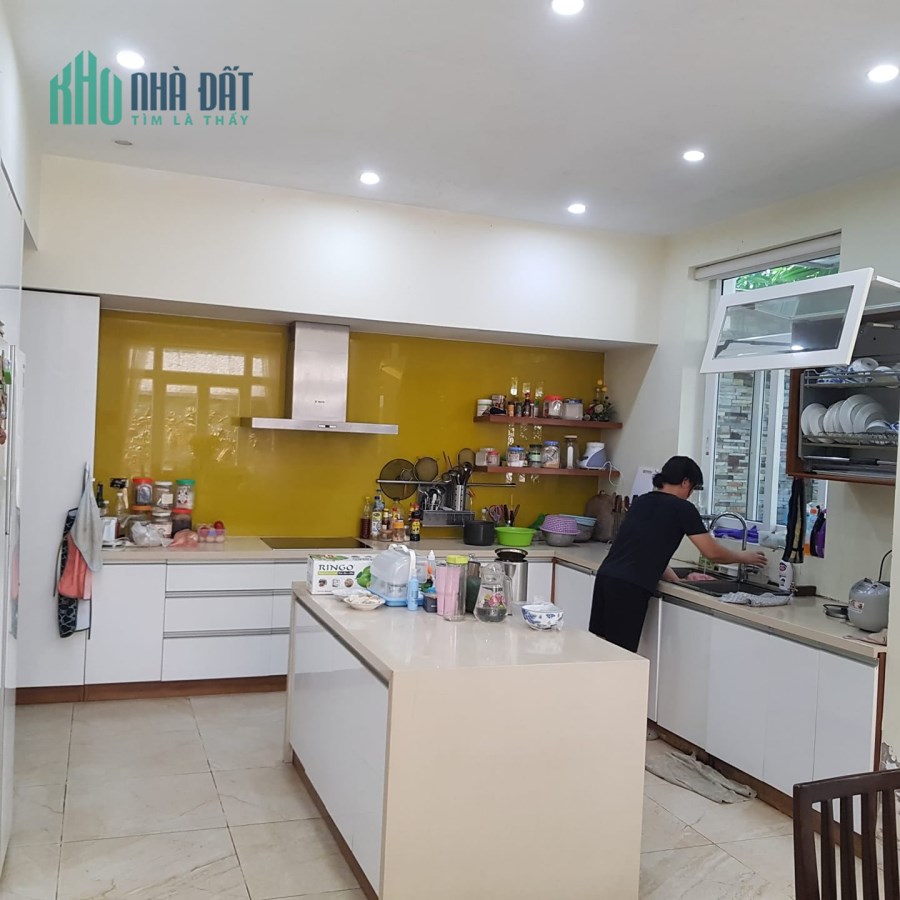 Bán biệt thự phố Thái Hà, 10m ra phố, Ô Tô tránh, 3 mặt thoáng, 168m2, MT 14m, 42 tỷ