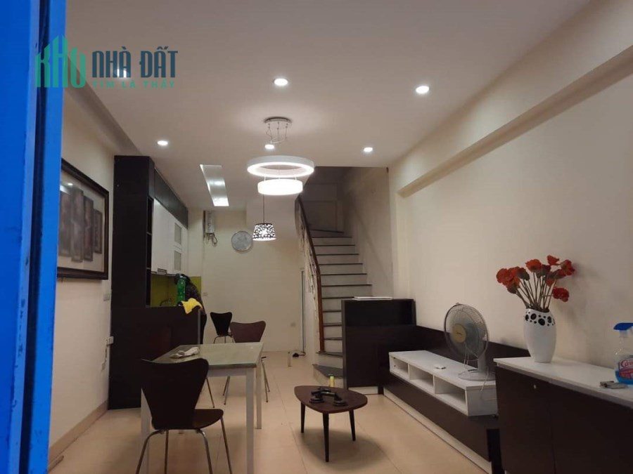 Bán nhà Nguyễn Văn Cừ, 32mx4T, 3.05 tỷ, sổ đỏ.