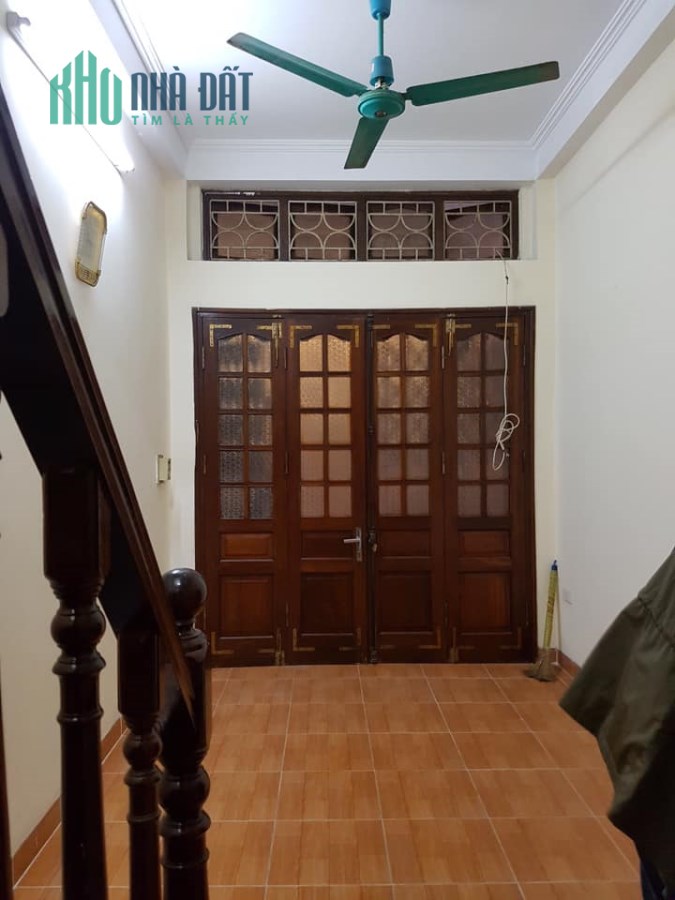 Chính chủ bán nhà Mặt ngõ Khâm Thiên giá 3,8 tỷ, 35mx3 tầng, có sổ