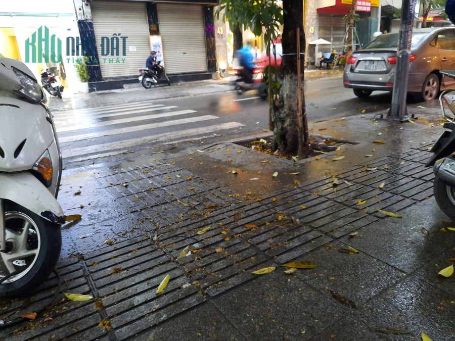 Bán nhà  mặt phố Quán Thánh, Ba Đình 95m2, MT 6m, giá 45 tỷ, liên hệ 0983 416 997 để đi xem ngay.