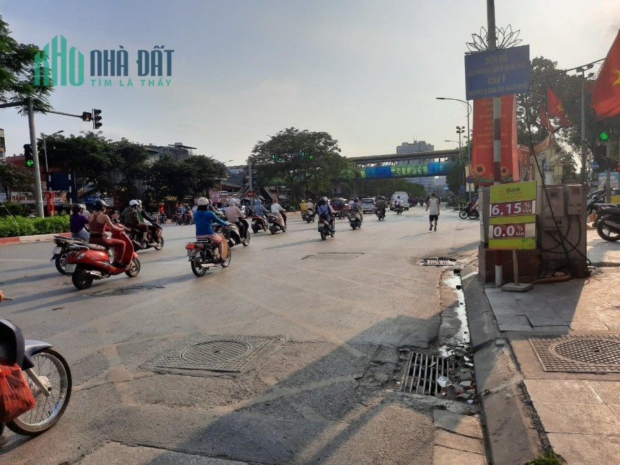 Cho thuê nhà phố Đại Cổ Việt, DT: 75m2 x 4 tầng, MT: 5m, Gía: 30tr, vị trí đẹp, phù hợp kinh doanh.