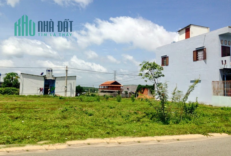 Bán đất ngay mặt tiền Quốc lộ 14 đối diện chợ