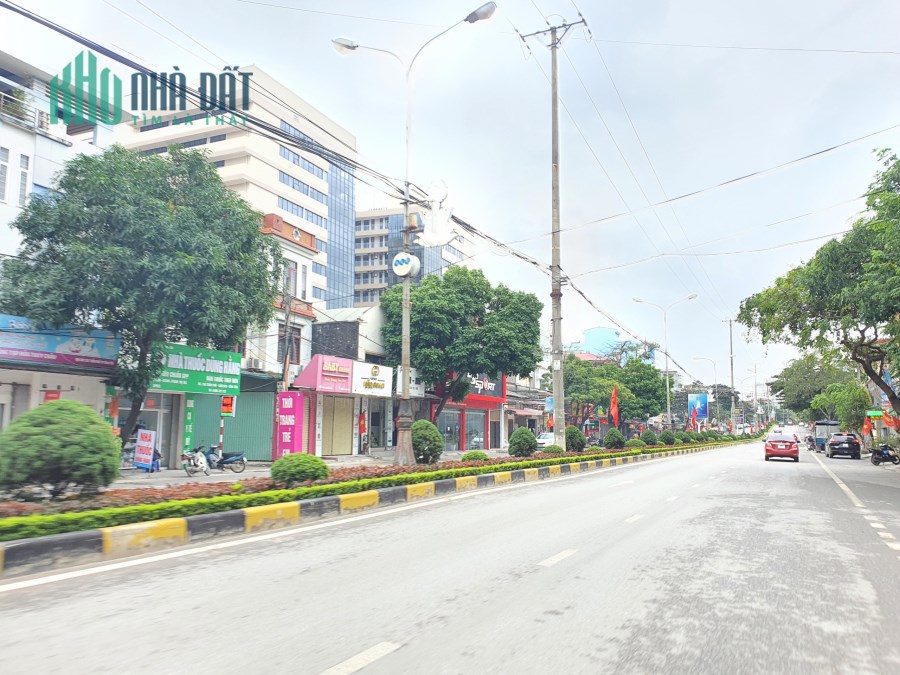Bán nhà 2 tầng kinh doanh  đường Trần phú, Liên Bảo, Vĩnh Yêns: 202,9m2, giá: 55tr/m2. Liên hệ: