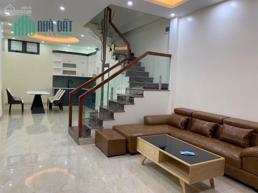 Bán nhà ngõ 210 Hoàng Quốc Việt. DT 45m2 x 5.5 tầng Đẹp, gần ô tô. Giá 5.28 tỷ