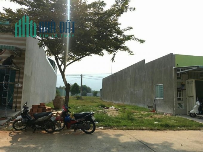 Bán nhà 1 trệt 1 lầu lô góc diện tích 320m2 (15 x 22m), nhà có sân vườn