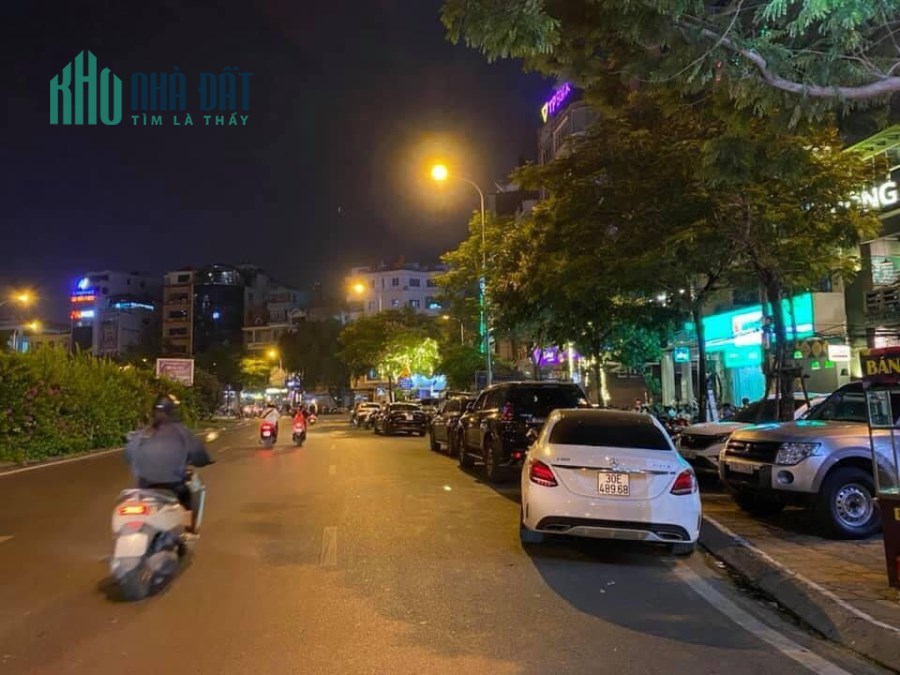 Oto tránh đỗ cửa Hoàng Cầu 81m 5T đang KD_Nội Thất Thang Máy Xịn Sò