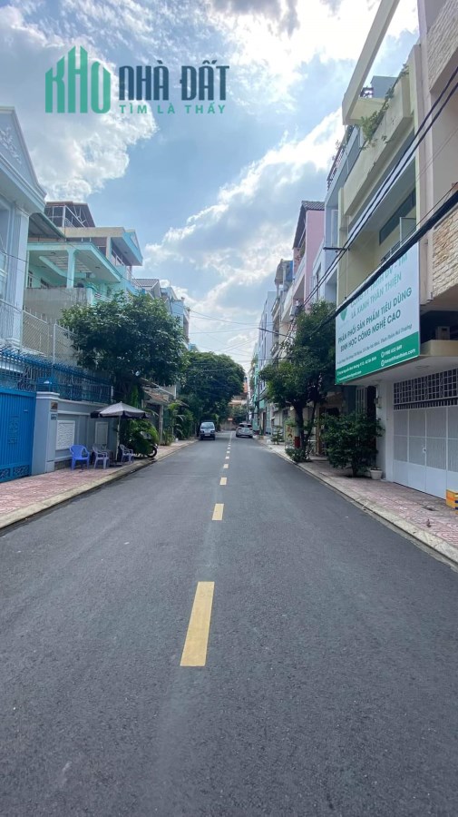 Bán gấp nhà HXH đường Nguyễn Minh Hoàng,Tân Bình,68m2 giá chỉ 12 tỷ.