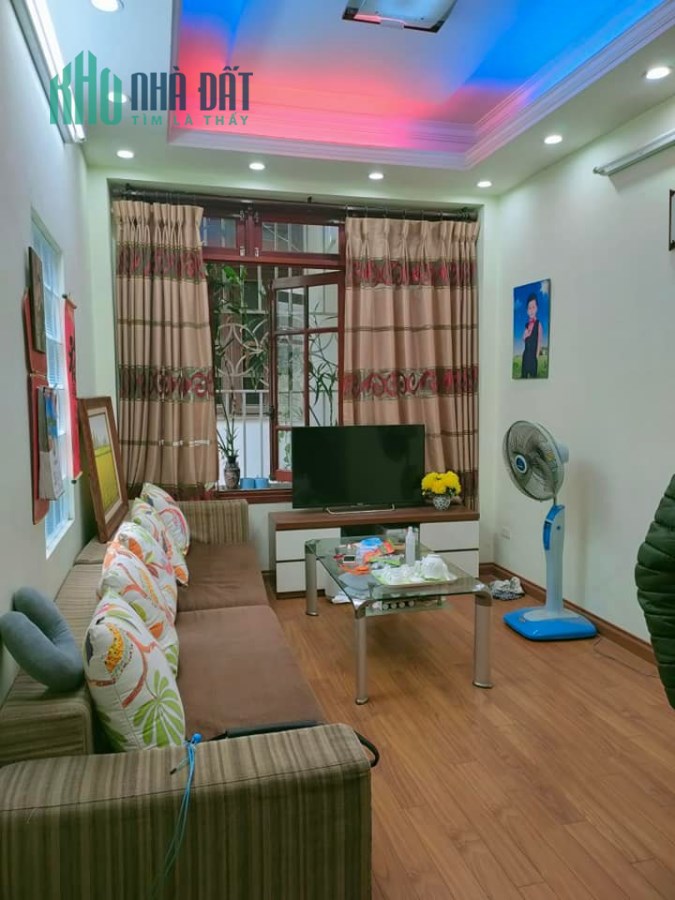 Bán nhà đẹp phố Núi Trúc, Ba Đình 5 tầng, 41m2 giá 5.5 tỷ.