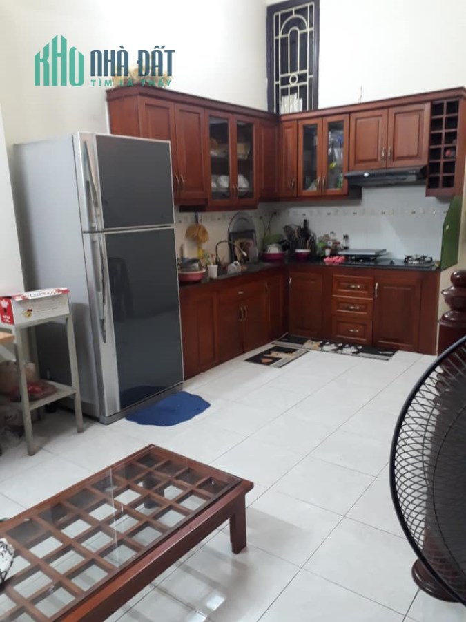 Bán nhà Bồ Đề 5 tầng tản bộ ra trường quốc tế chỉ 3.95 tỉ.