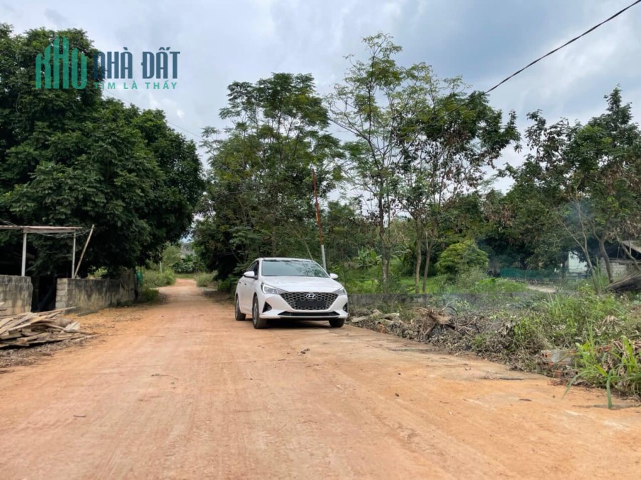 Bán lô đất đẹp ngay sát Khu CN tam dương . 3602m, giá: 2,3 tỷ.Liên hệ: 0986.454.393 -0986.797.222