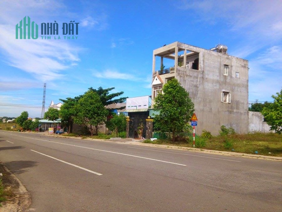 Cần tiền trả nợ ngân hàng bán gấp 300m2, gần Quốc lộ 13, dân cư đông tiện kinh doanh buôn bán