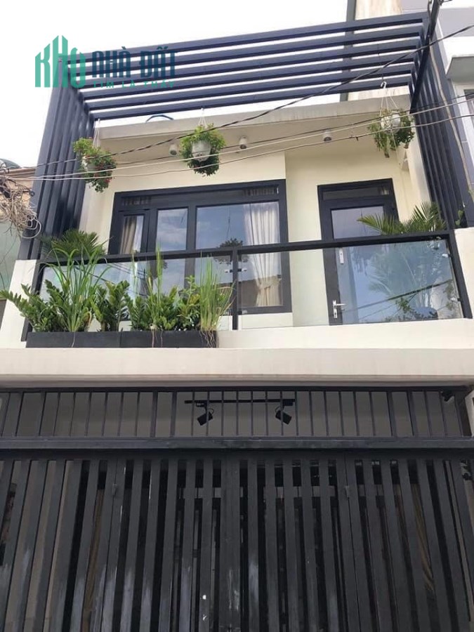 CẦN TIỀN CHỮA BỆNH BÁN GẤP NHÀ NGAY CHỢ NHỊ XUÂN - HÓC MÔN 70M2 GIÁ 300TR