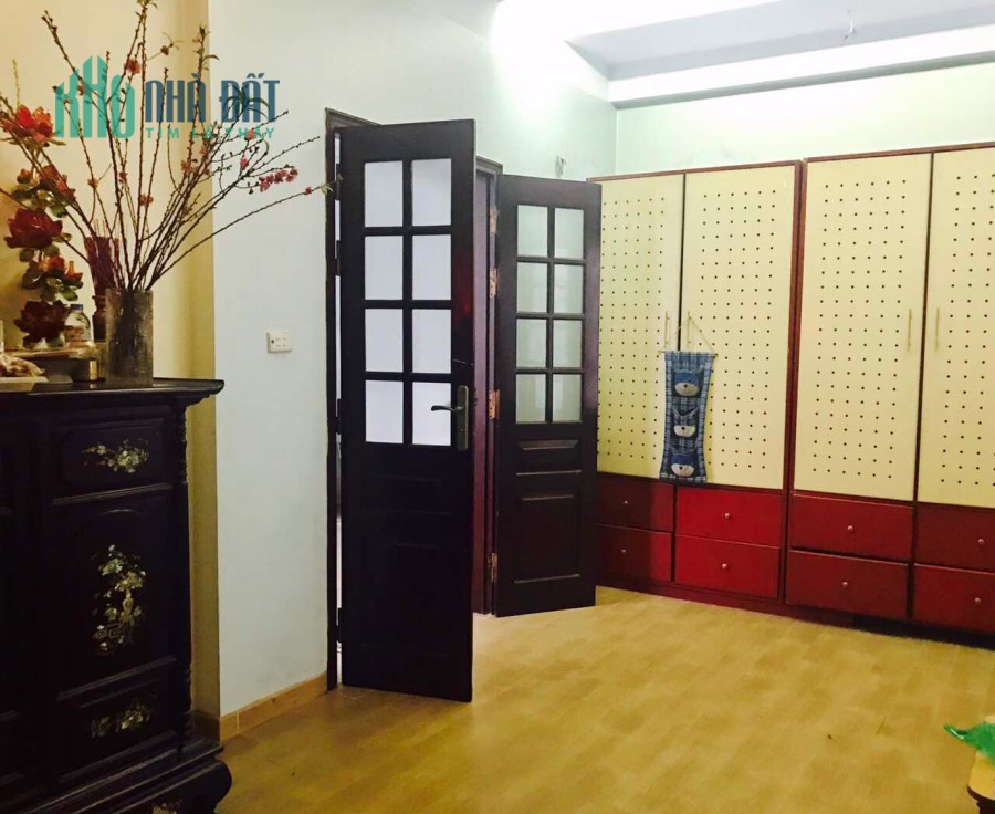 Cho thuê nhà riêng phố Triệu Việt Vương 95m x 4 tầng, MT 4.5m, 28 triệu, ô tô đỗ cửa. LH 0818011234