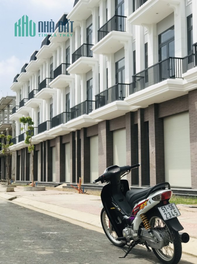 Nhà MT đường 53m ngay chợ Hưng Long -Bình Chánh