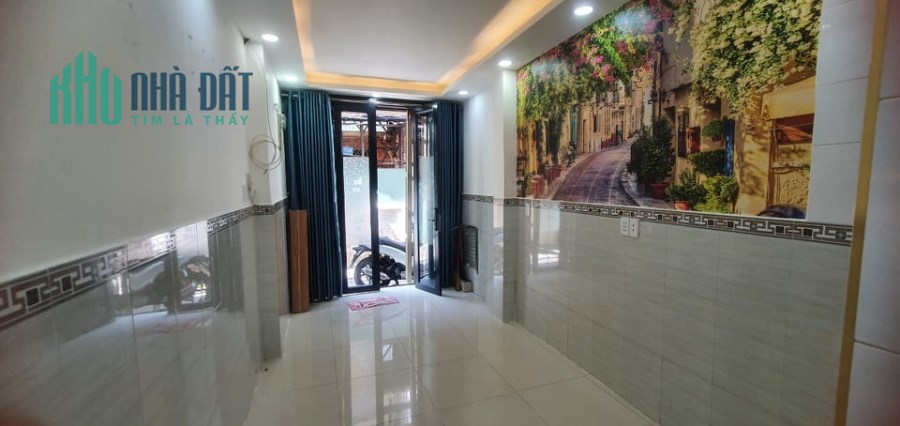 Bán gấp nhà Trần Phú, Phường 9, Quận 5, 24m, 3 tầng, giá chỉ 3.5 tỷ.