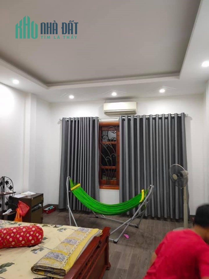 Mặt Phố Lê Duẩn, Đống Đa-đường 2 chiều kinh doanh, mặt tiền 4,2m 3 tầng-Bán gấp 12 tỷ.