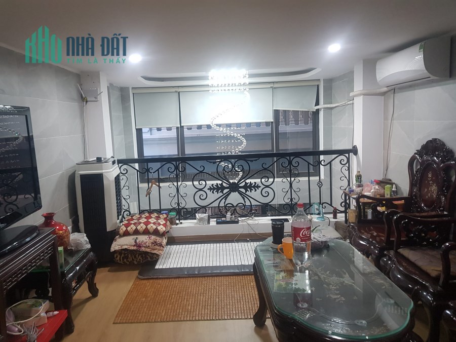 Siêu phẩm Văn Cao, ngõ thông ba gác đua, 34m x 5 tầng, 4,2 tỷ.