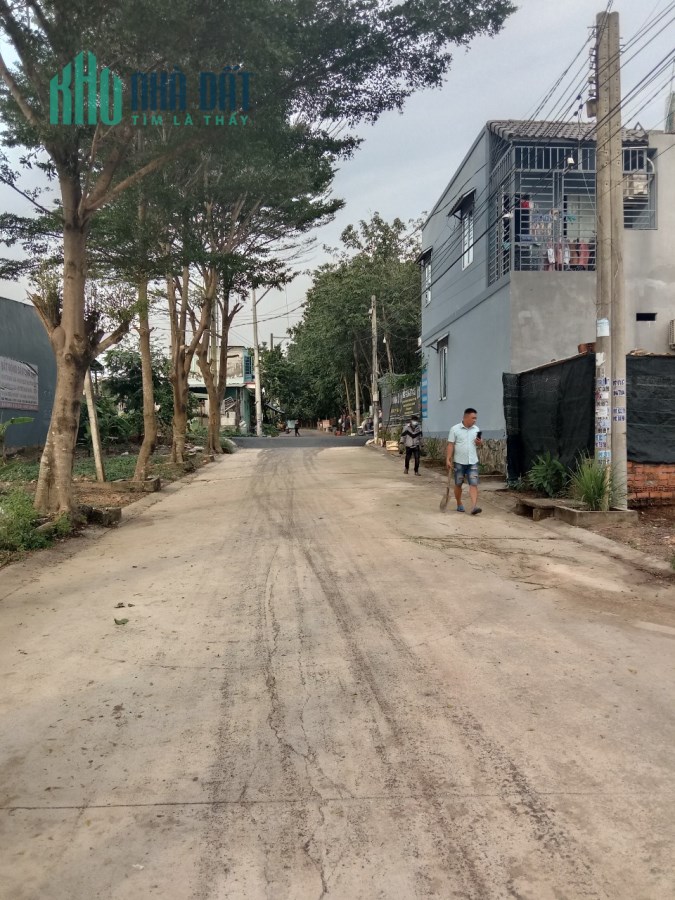 Kinh tế khó khăn cần tiền trả nợ tôi cần bán lô đất 315m2, giá 950 triệu/150m2