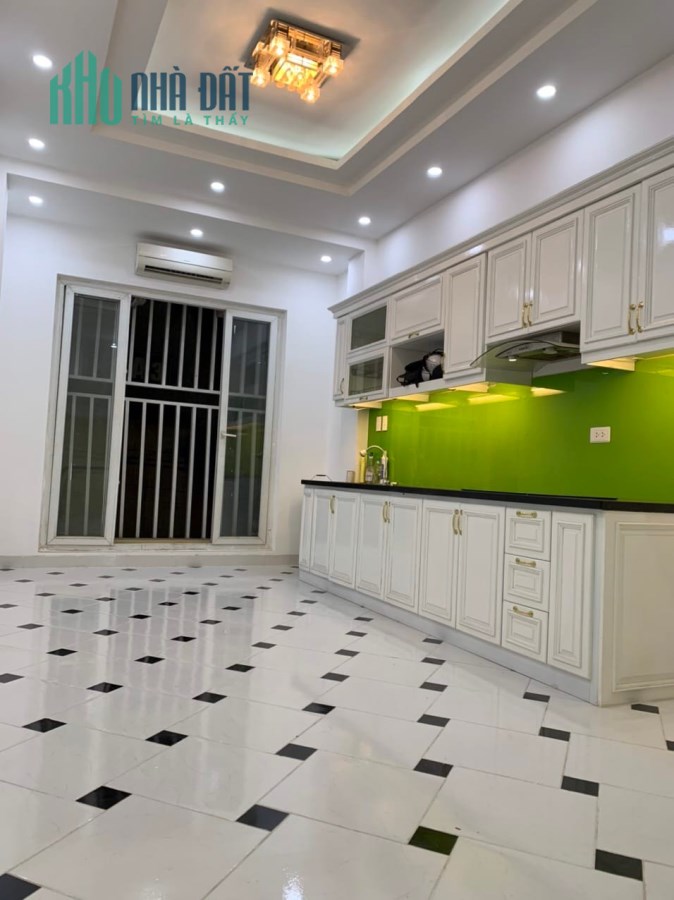 Chính chủ bán Mặt ngõ Triệu Việt Vương giá 7 tỷ, 30mx6 tầng đẹp, oto đỗ