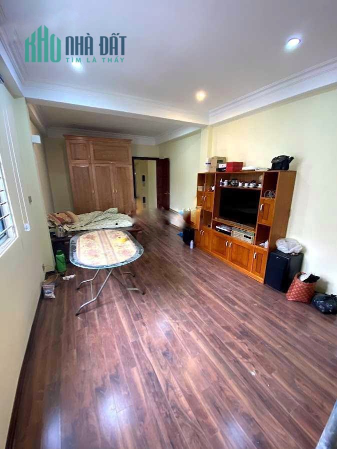 Cho thuê nhà riêng phố Võ Thị Sáu, DT: 40m2 x 5 tầng, MT: 5m, Giá: 16tr, có thang máy.
