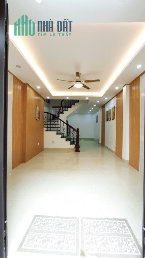 Bán nhà 8 phòng ngủ đủ 3 thế hệ quây quần ở Lĩnh Nam, 6T x 4m MT chào 3.8 tỷ.