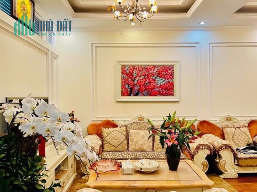 Bán Tòa Biệt Thự sân vườn trung tâm Đống Đa, ô tô tránh, 123m2, 3 tầng, MT 6m, 10 tỷ; LH 0898599969