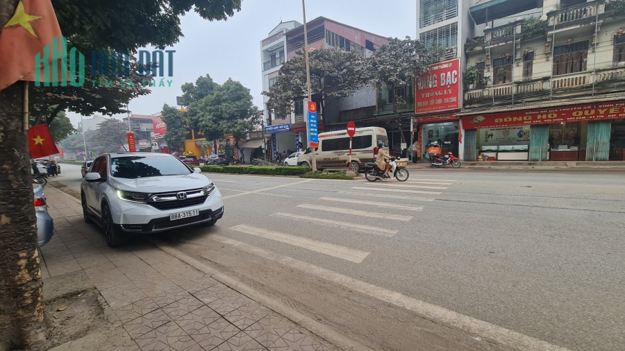 Bán nhà cấp 4 đường Hùng Vương, Đông Tâm, Vĩnh Yên giá: 60m2, giá: 3,x Tỷ.Liên hệ: 0986.454.393