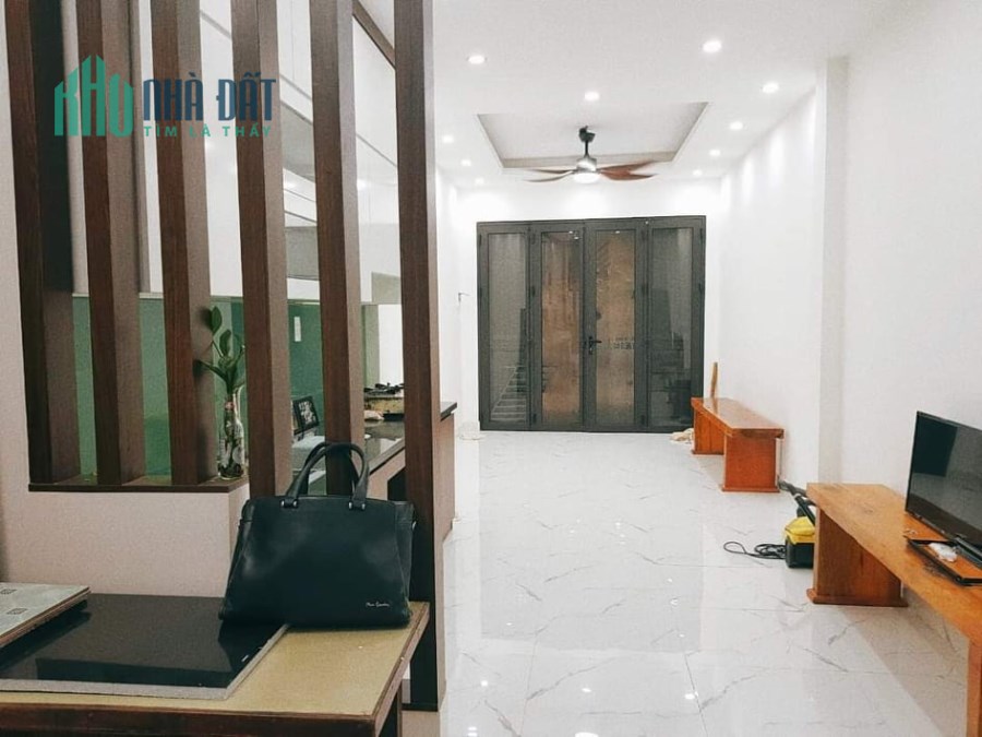 Bán nhà Xã Đàn - Trung tâm Đống Đa, 40m, 5 tầng, nhỉnh 4 tỷ.