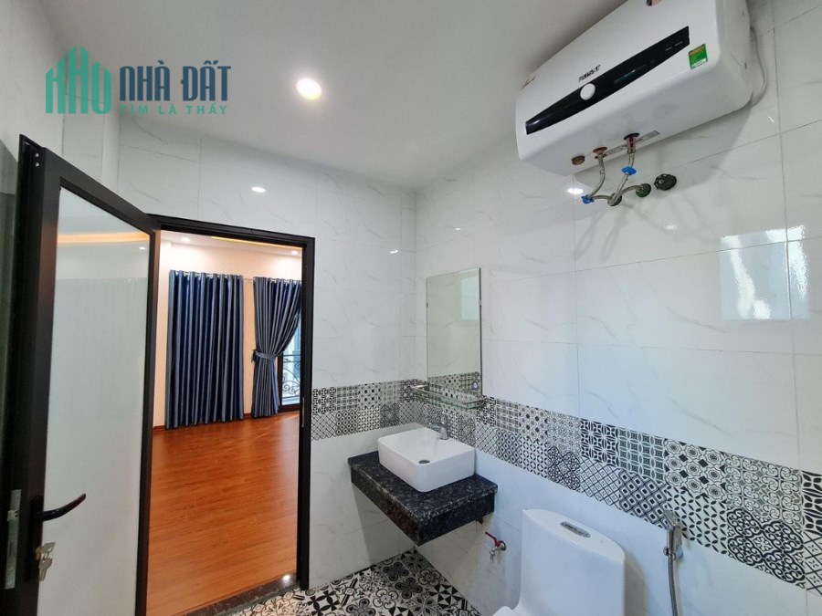Bán Nhà Q10, Lê Hồng Phong, hẻm đẹp, 40m2, 5 tầng 6.1 tỷ