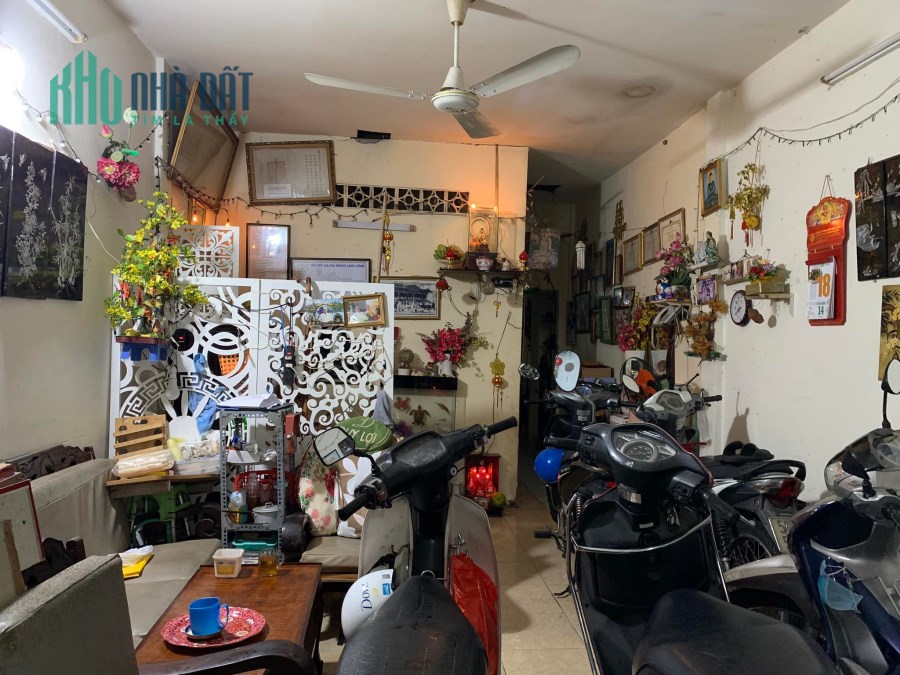 Nhà rách nát K300 Nguyễn Minh Hoàng khu nhà giàu hẻm xe tăng