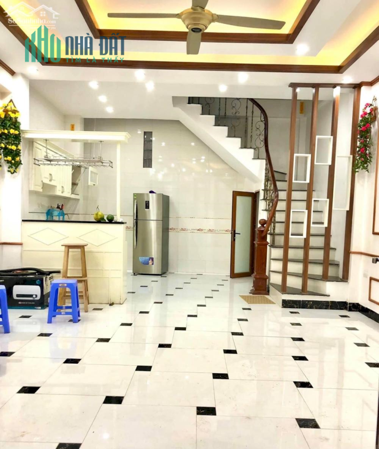 Bán nhà ngõ 325 Kim Ngưu, mặt ngõ KD, vỉa hè, lô góc, đường rộng ô tô tránh
