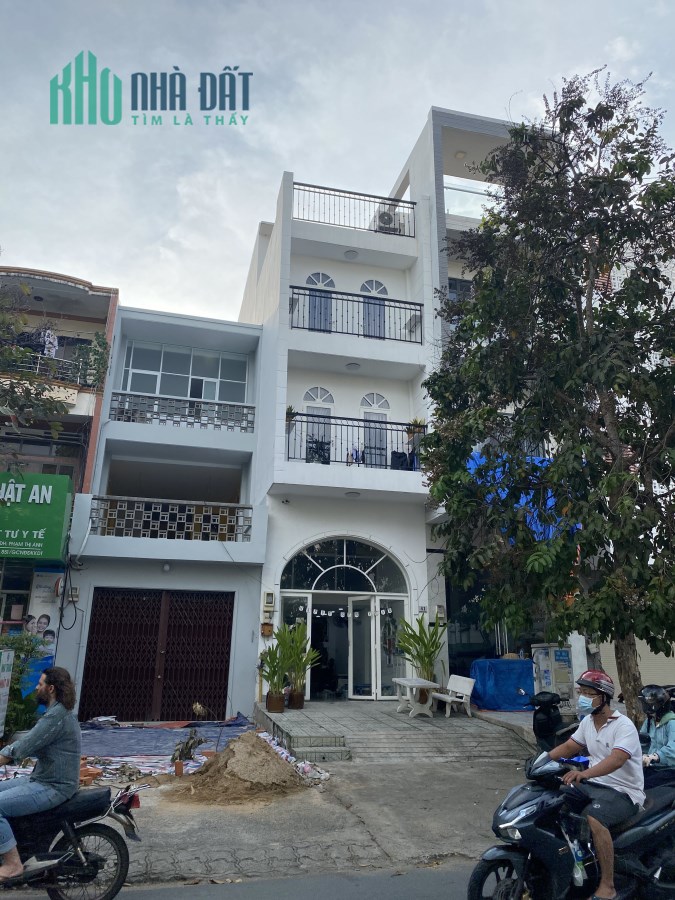 Bán nhà MT kinh doanh Quốc Hương, Thảo Điền quận 2 - DT 4x17 - 22 tỷ