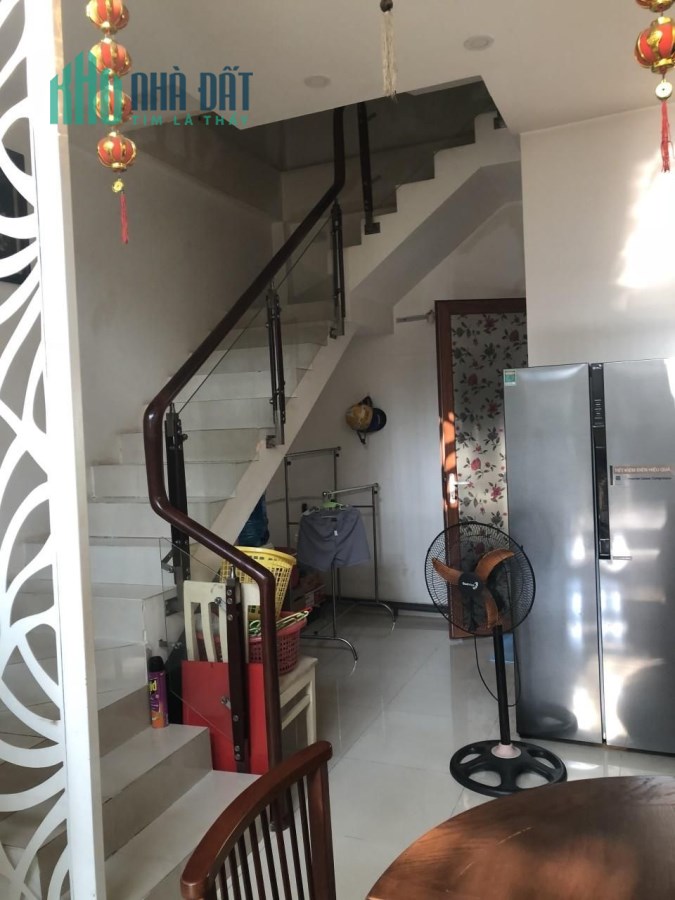 Nhà quận 9,phú hữu,55m2,3 tầng, xe hơi vào nhà, giá 4ty2.